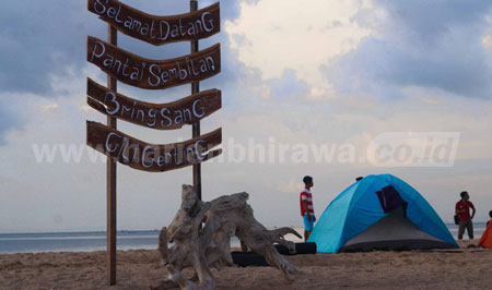 Pantai Sembilan menjadi objek wisata baru di Sumenep yang terkenal pada akhir 2015. Perangkat Desa Bringsang secara swadaya membangun gazebo beratap daun ilalang dan tempat duduk untuk wisatawan yang berkunjung.