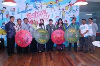 Sekda Kota Malang M. Idrus bersama dengan Kepala Dinas Perindustrian dan Perdagangan saat membuka festival Malang Mbois