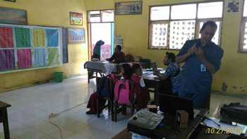 Salah satu guru Agama saat memaparkan program pendampingan K-13 di Kabupaten Situbondo baru-baru ini. [sawawi/bhirawa].