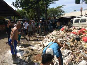 Sampah Pasar Merjosari akhirnya dibersihkan setelah sebelumnya menumpuk