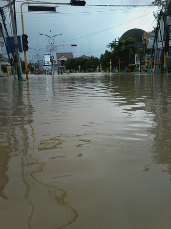 Kondisi banjir di Monumen Sampang Kota.
