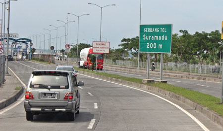 Pemerintah memastikan untuk membangun dan mengelola Wilayah Kaki Jembatan Suramadu, yang meliputi kurang lebih 600 hektare  sisi Surabaya dan kurang lebih 600 hektare sisi Madura.