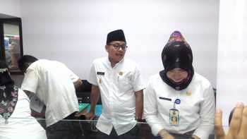 Wakil Wali Kota Malang Sutiaji saat melakukan sidak di kantor Dispenduk Capil kawasan Office Blok Rabu (4/1) kemarin.