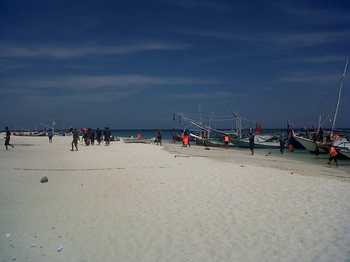 Pantai wisata Pulau Gili Labak Sumenep