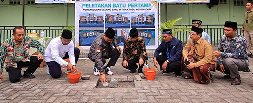 Peletakan Batu Pertama Pembangunan Gedung Baru Mit Bakti Ibu Wali Kota