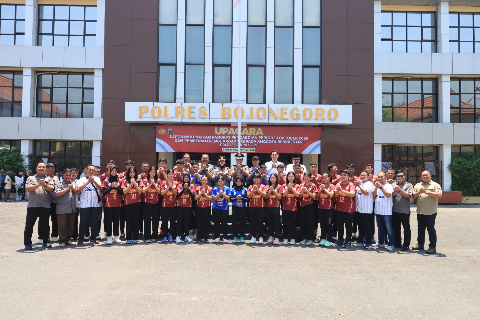 Kapolres Bojonegoro Lepas Tim Voli U-19 PBV BOMA ke Kejurprov Jatim